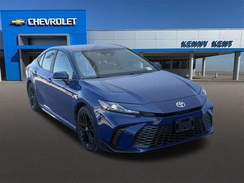 Used 2025 Toyota Camry SE FWD image 1