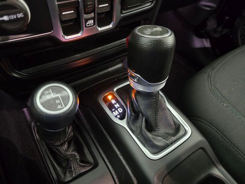 Used 2022 Jeep Wrangler Unlimited Sport image 32