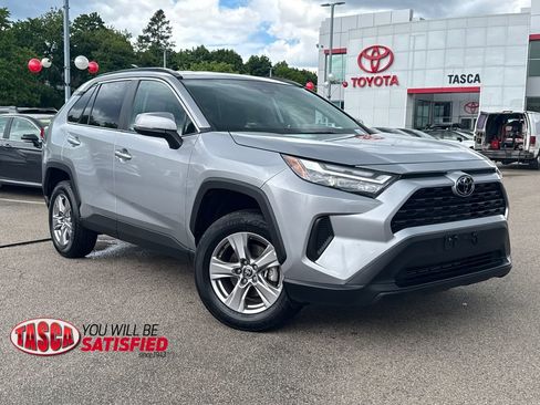 Used 2025 Toyota RAV4 XLE AWD/4WD image 1