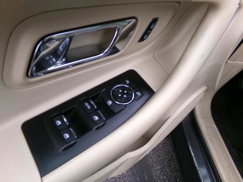Used 2016 Ford Taurus SE image 10