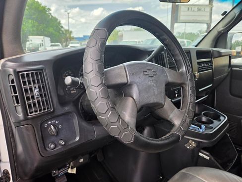 Used 2004 Chevrolet Express 2500 RWD image 12