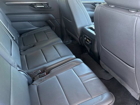 Used 2025 Chevrolet Suburban RST RWD image 25