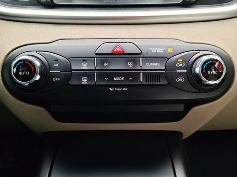 Used 2018 Kia Sorento AWD image 13