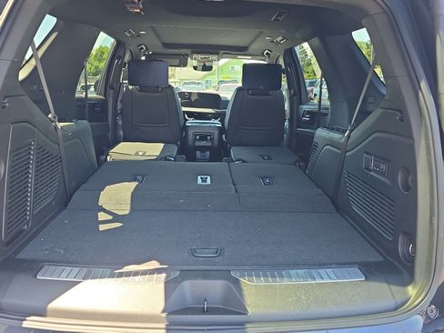 Used 2026 Chevrolet Tahoe Premier AWD/4WD image 9
