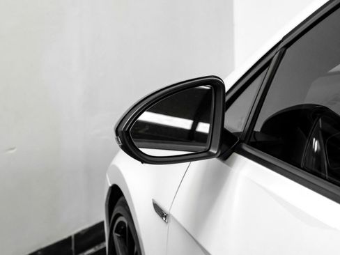 Used 2019 Volkswagen Golf R 4-Door image 32