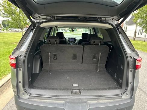 Used 2020 Chevrolet Traverse LT FWD image 19