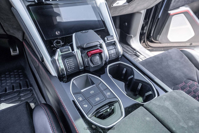Used 2021 Lamborghini Urus AWD/4WD image 38