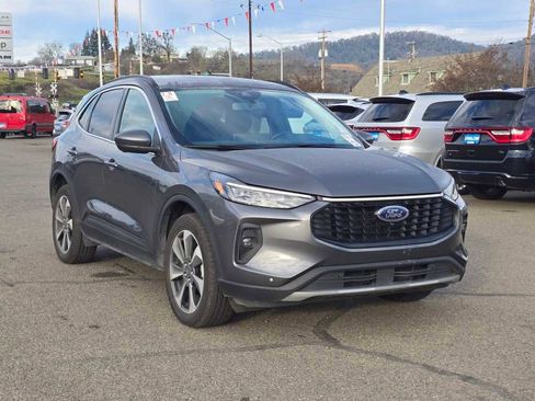 Used 2024 Ford Escape Platinum image 4