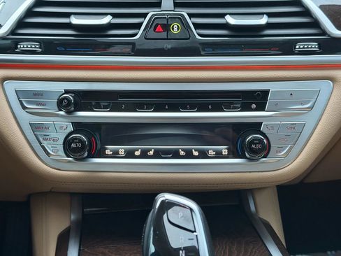 Used 2016 BMW 750i xDrive image 40