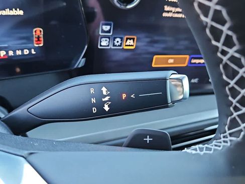 Used 2025 Chevrolet Traverse LT FWD image 25