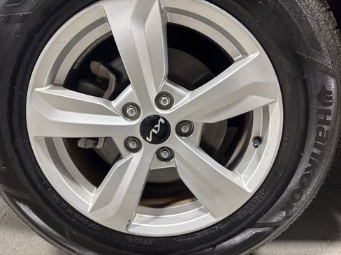 Used 2023 Kia Sorento LX image 37