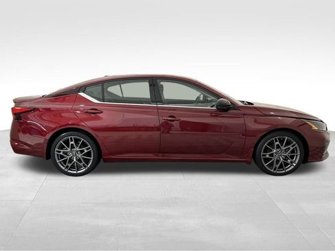 Used 2023 Nissan Altima 2.0 SR image 7