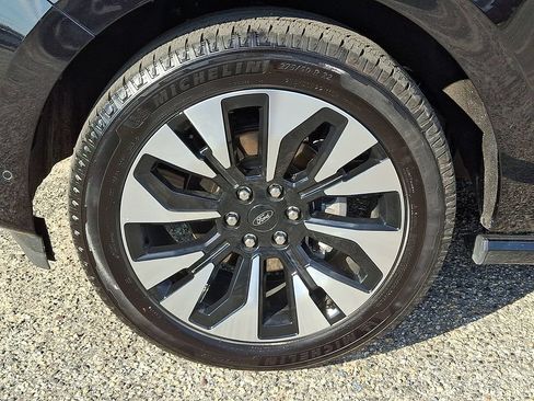 Used 2025 Ford Expedition Platinum w/ Driver's Package AWD/4WD image 9