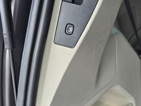 Used 2019 Dodge Grand Caravan SXT FWD image 12