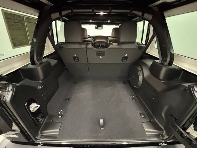 Used 2026 Jeep Wrangler Unlimited Rubicon AWD/4WD image 11