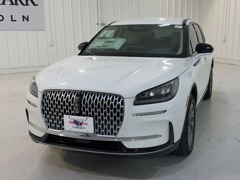 New 2026 Lincoln Corsair Premiere image 4