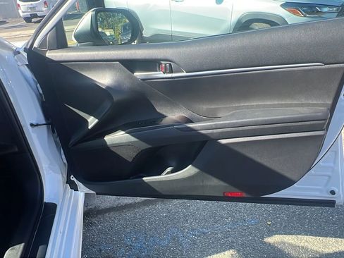 Used 2023 Toyota Camry SE image 29