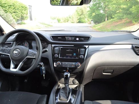 Used 2021 Nissan Rogue Sport S image 14