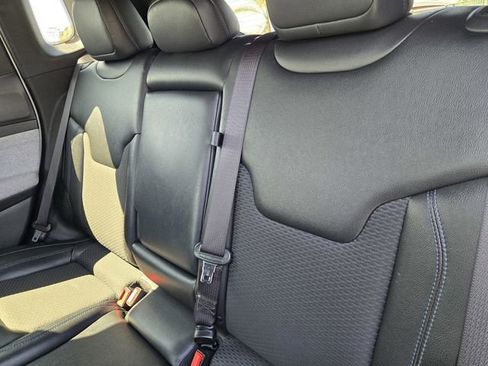 Used 2024 Jeep Compass Latitude image 11