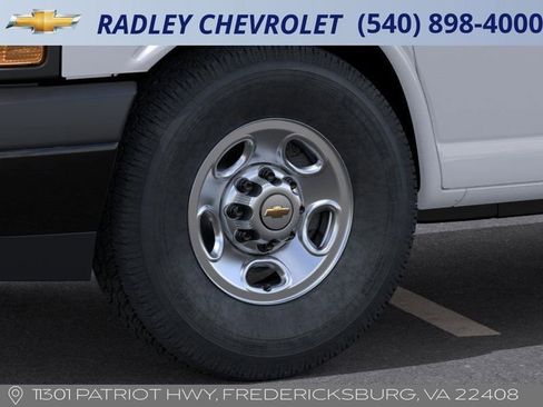 New 2025 Chevrolet Express 3500 w/ Driver Convenience Package image 9