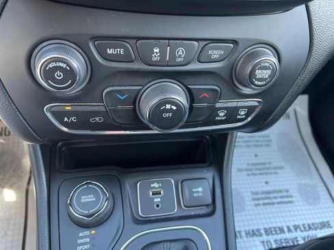 Certified 2022 Jeep Cherokee Latitude image 42