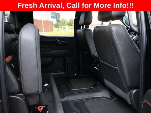 Used 2023 GMC Sierra 1500 AT4 w/ Technology Package AWD/4WD image 11