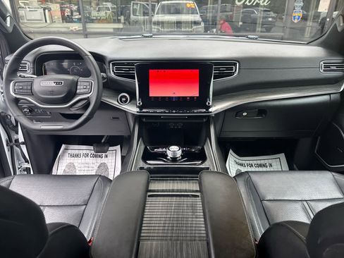 Used 2024 Jeep Wagoneer Series II w/ Flexible Seating Group image 21