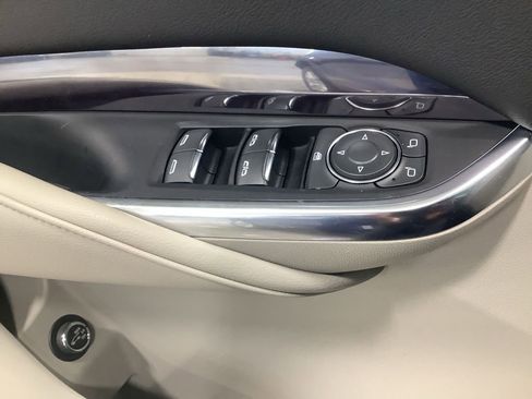 Used 2021 Cadillac XT4 Luxury w/ Cold Weather Package AWD/4WD image 17