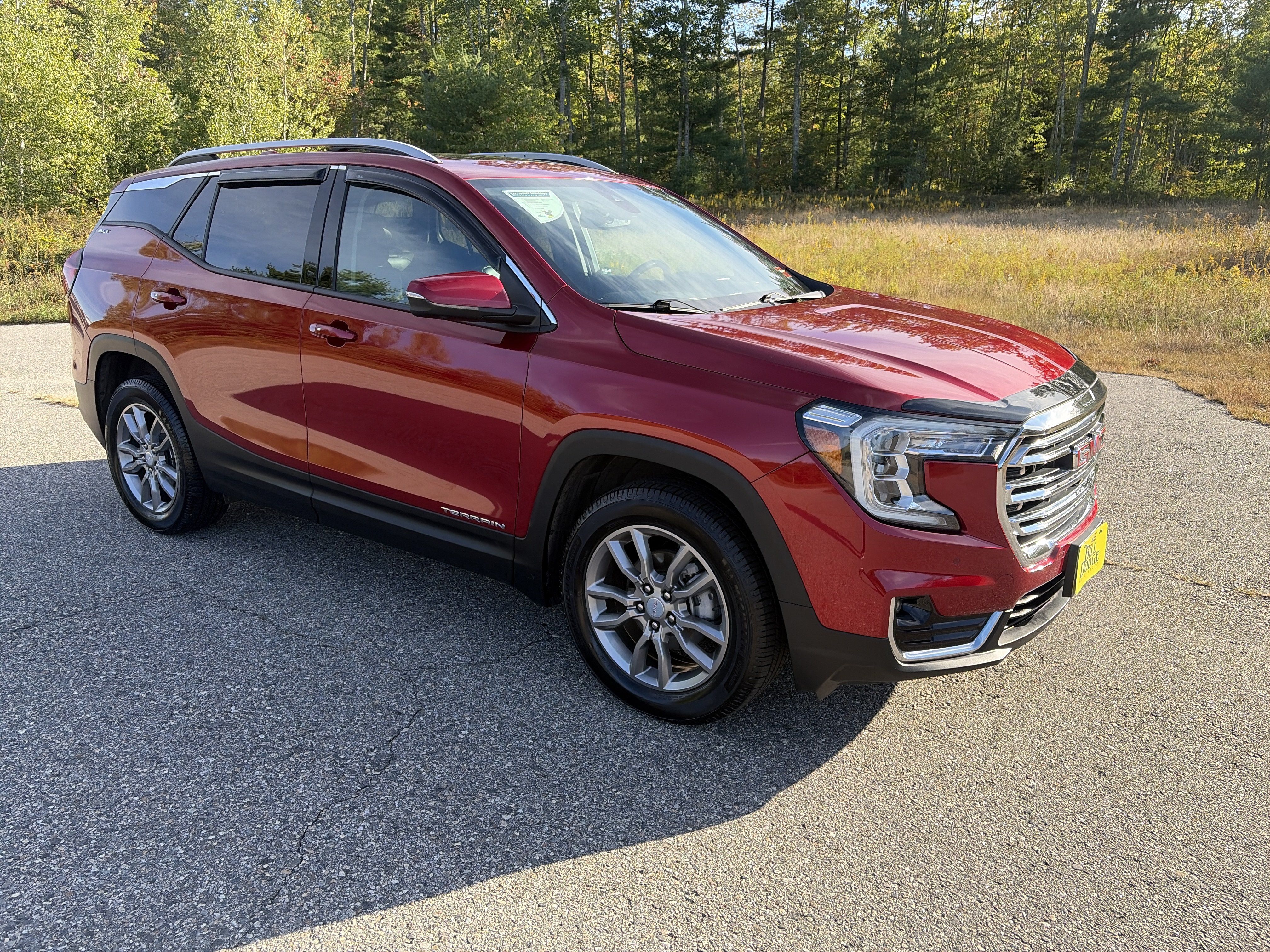 Used 2022 GMC Terrain SLT w/ Infotainment Package II AWD/4WD image 3