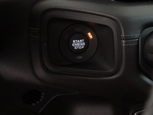 Used 2025 Jeep Gladiator Mojave w/ Convenience Group AWD/4WD image 17