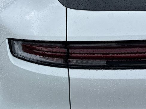 Used 2024 Porsche Cayenne image 48