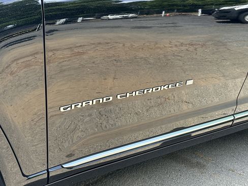 Used 2025 Jeep Grand Cherokee L Summit AWD/4WD image 14