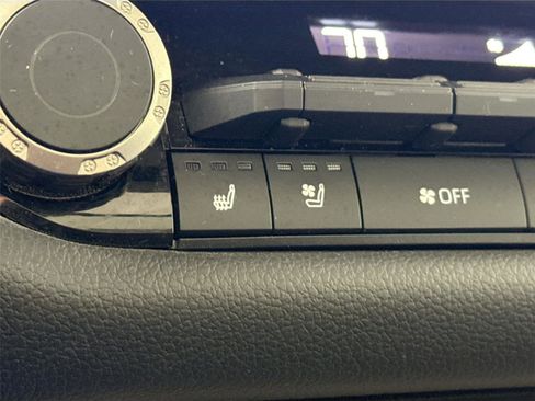 Used 2023 Toyota Tundra Limited w/ Power Package image 8