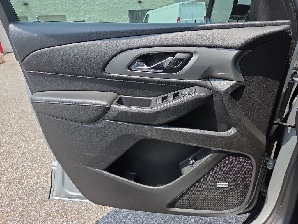 Used 2018 Chevrolet Traverse LT FWD image 19