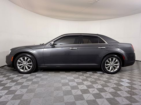Used 2019 Chrysler 300 Limited image 2
