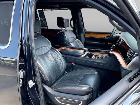 Certified 2024 Jeep Grand Wagoneer L Series III AWD/4WD image 9