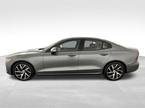 Used 2019 Volvo S60 T6 Momentum w/ Multimedia Package AWD/4WD image 5