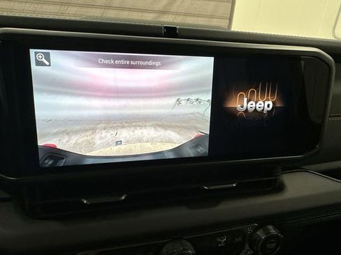 Used 2025 Jeep Gladiator Mojave w/ Safety Group image 23
