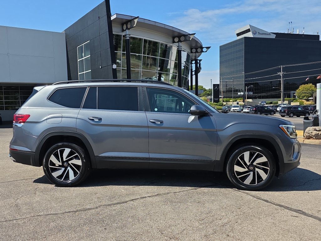 Used 2025 Volkswagen Atlas SE AWD/4WD image 6