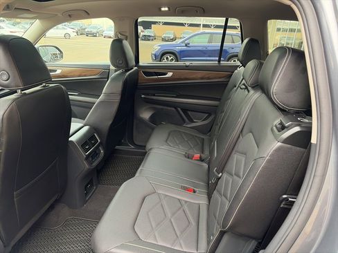 Certified 2025 Volkswagen Atlas SE w/ Panoramic Sunroof Package image 13