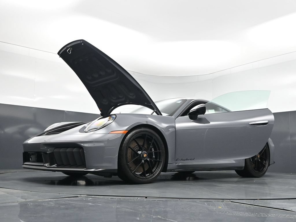 Certified 2026 Porsche 911 Carrera 4 GTS AWD/4WD image 33