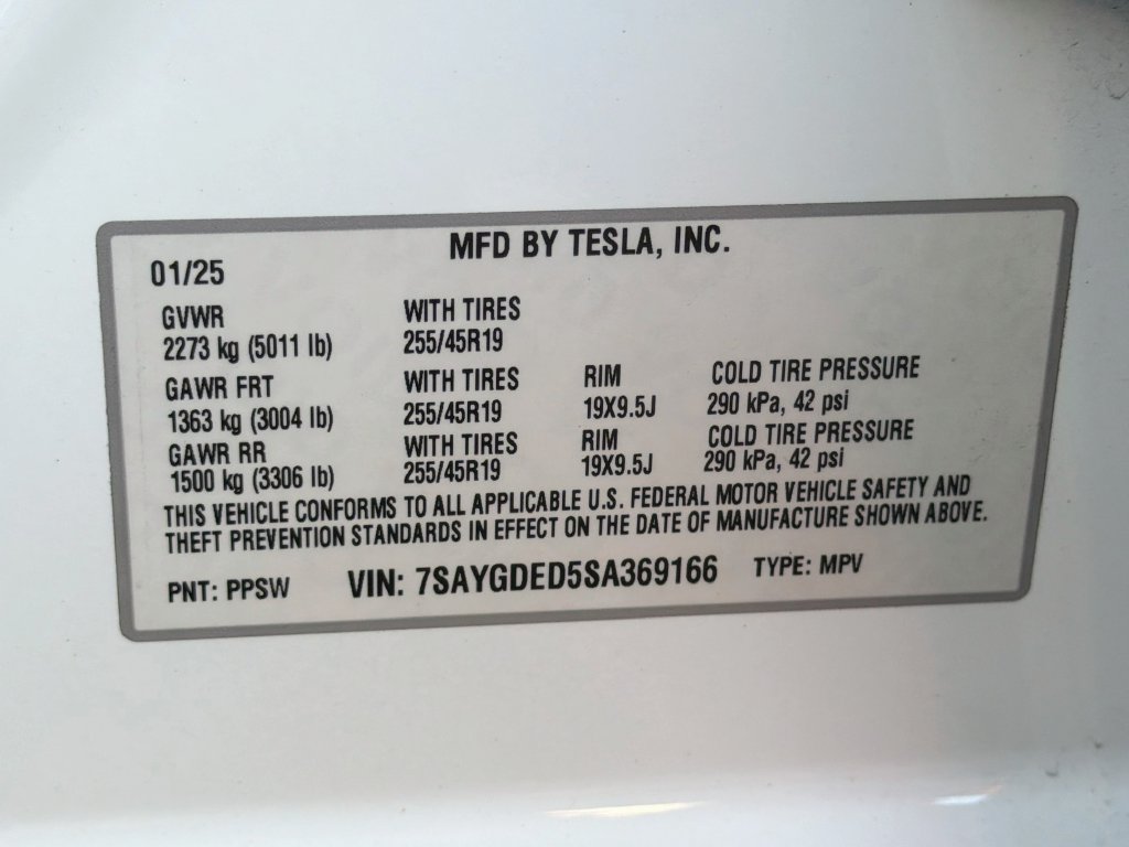 Used 2025 Tesla Model Y Long Range RWD image 39