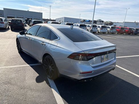 Used 2024 Honda Accord Touring image 4