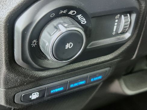 Used 2024 Jeep Wrangler Unlimited AWD/4WD image 16