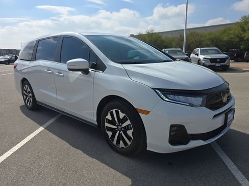 Certified 2026 Honda Odyssey EX-L image 8