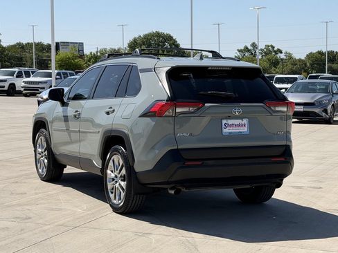 Used 2021 Toyota RAV4 XLE Premium FWD image 4
