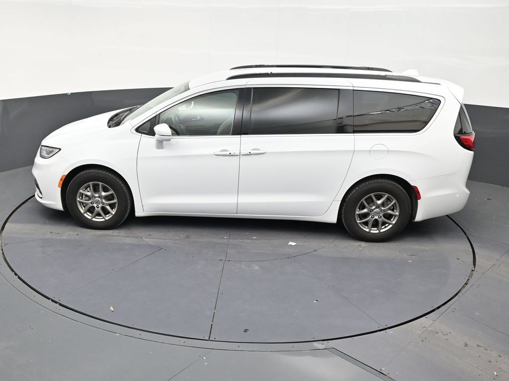 Used 2021 Chrysler Pacifica Touring FWD image 12