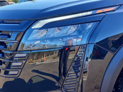 New 2026 Nissan Pathfinder Platinum w/ Accent Package FWD image 35
