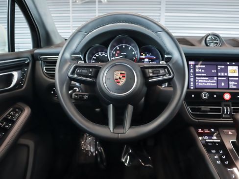 Certified 2024 Porsche Macan image 15