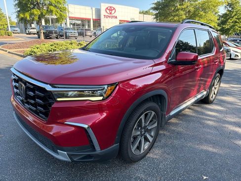 Used 2023 Honda Pilot Touring image 1